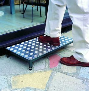 CARESERVE - lp/k30 metal half step - Doormat