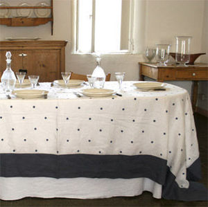 PIAE -  - Matching Tablecloth And Napkin Set