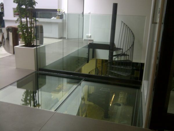 TRESCALINI - Glass floor-TRESCALINI-plancher, sol en verre (structure acier laqué)