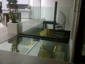 TRESCALINI - plancher, sol en verre (structure acier laqué) - Glasboden